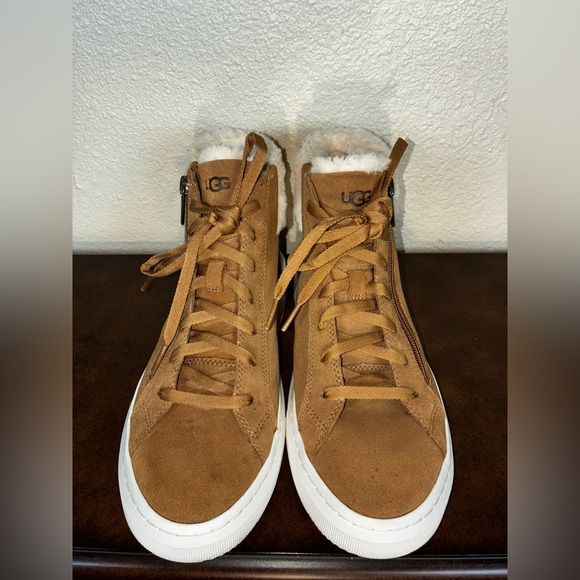 UGG Women's Alameda Mid Zip sneaker - Picture 2 of 4